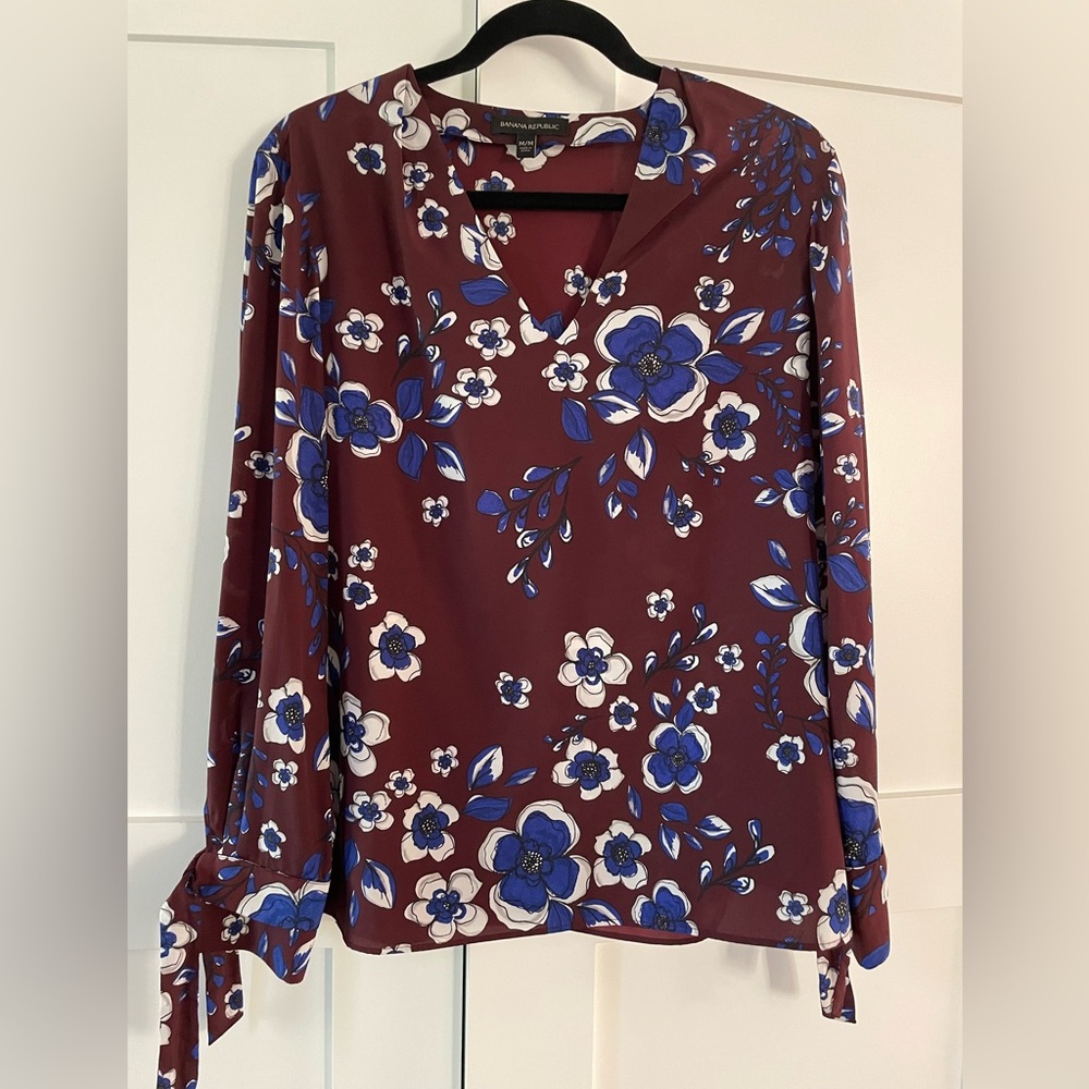Banana Republic burgundy floral v-neck blouse